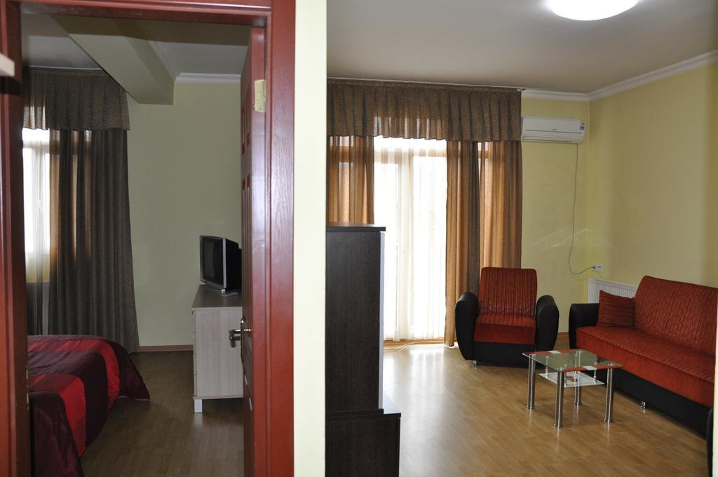 Prestige Hotel Batumi Room photo